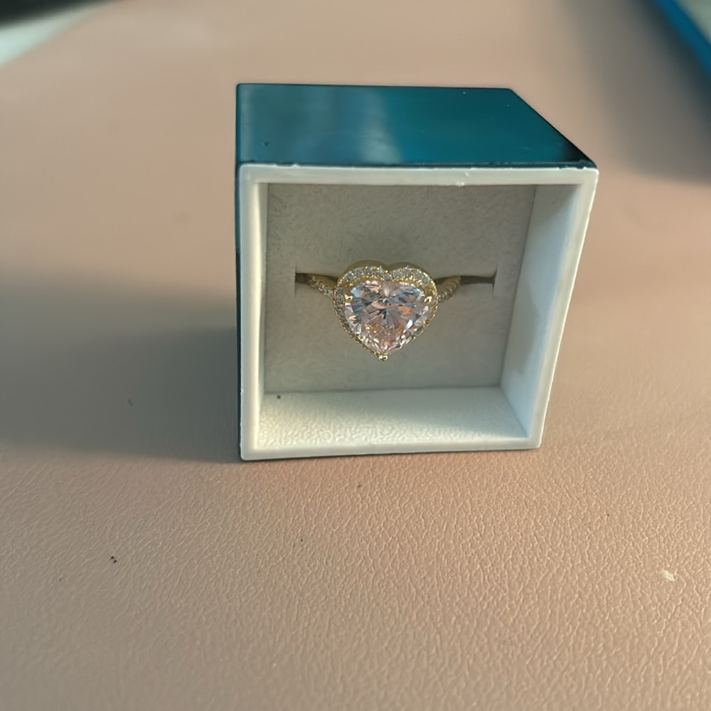 Pink heart size 7 ring with cubic zirconia accents NWOT